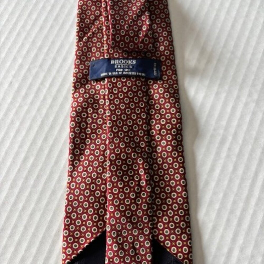 Brooks Brothers Basics Silk Tie Maroon Red Navy Geometric Medallion USA Vintage